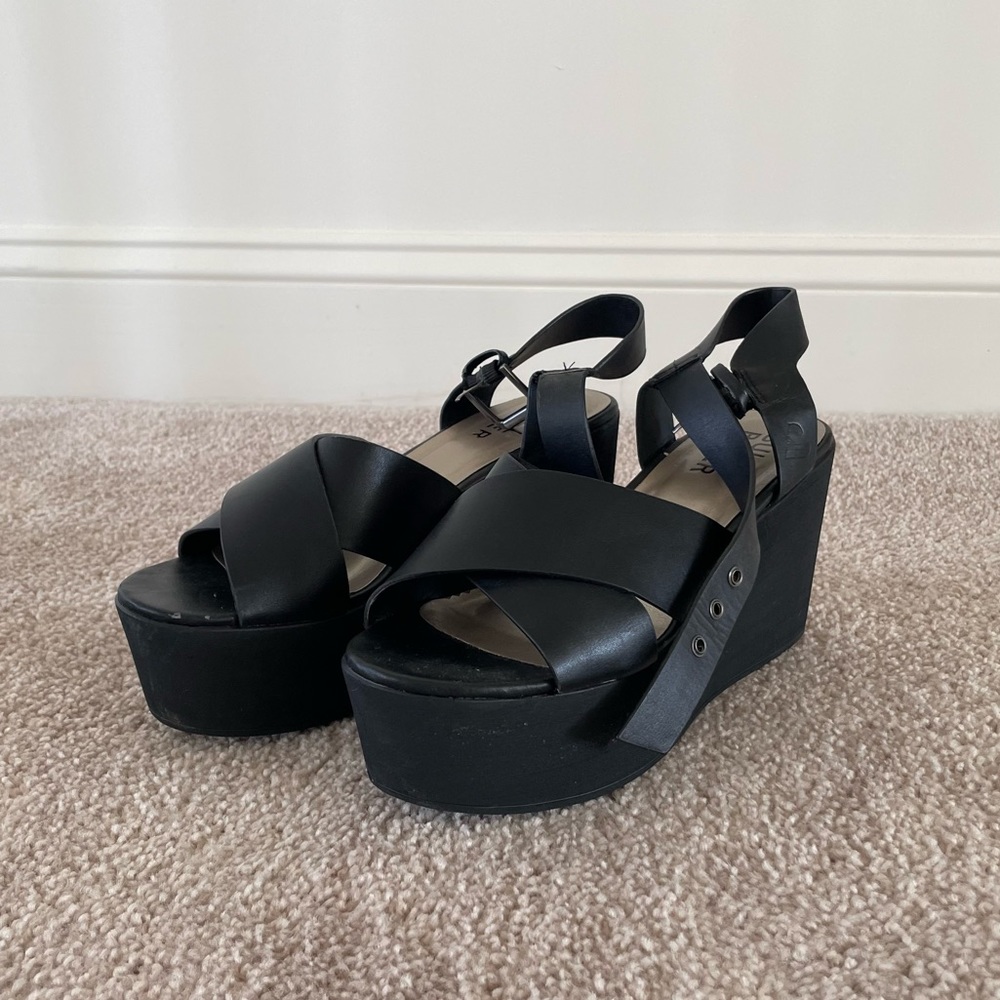 Bull Boxer Black Platform Sandals